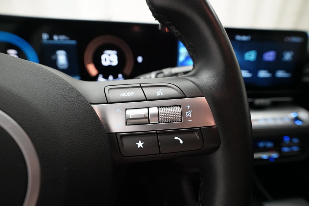 Used 2025 Hyundai Kona SEL AWD/4WD image 18