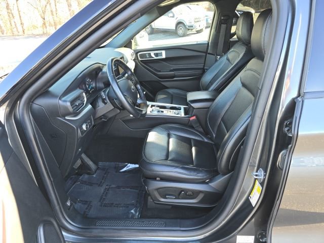 Used 2020 Ford Explorer XLT w/ Equipment Group 202A image 4