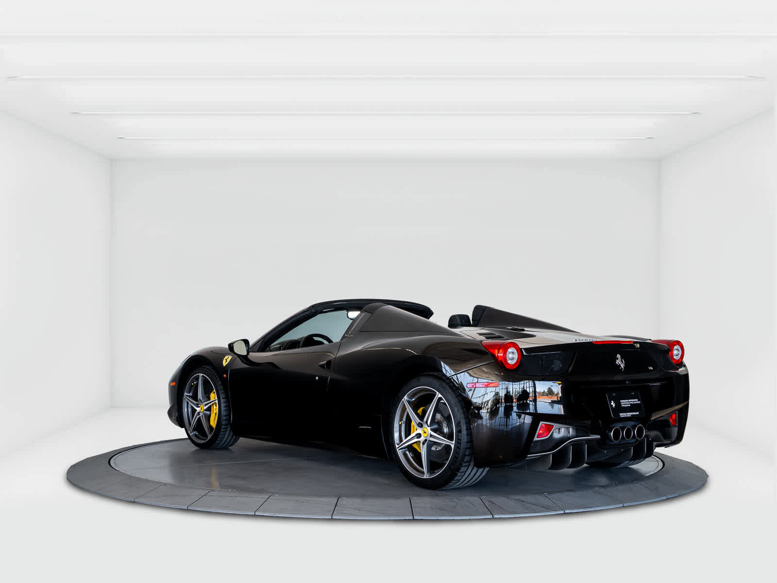 Used 2014 Ferrari 458 Spider image 3