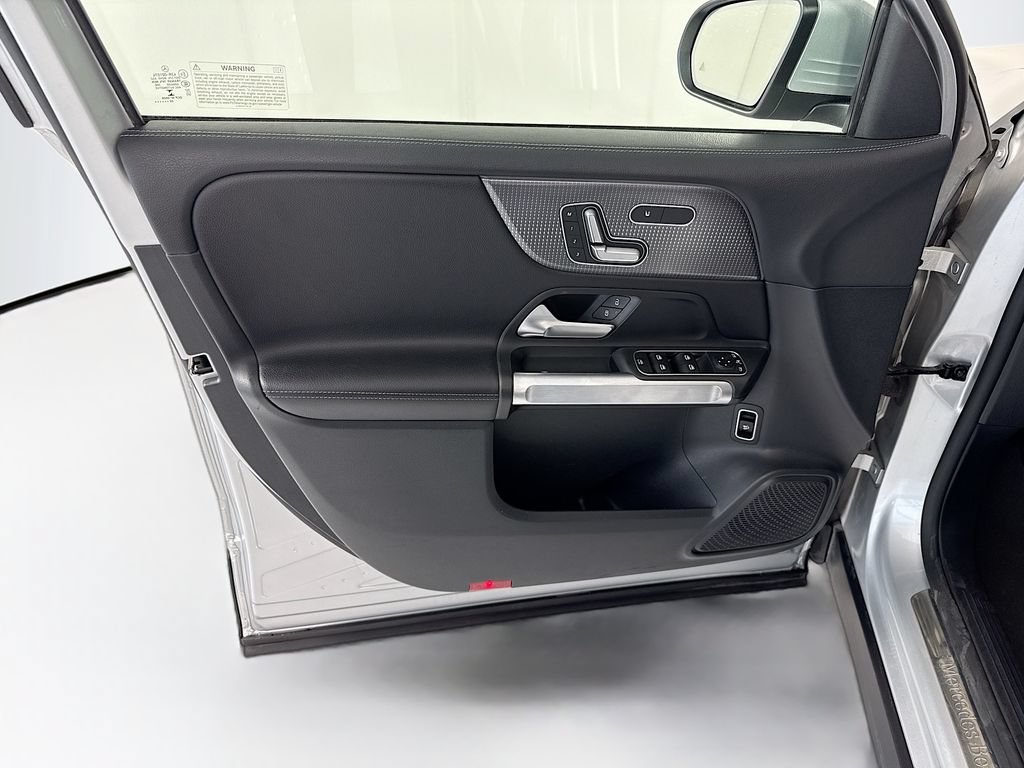 Used 2023 Mercedes-Benz GLB 250 image 24