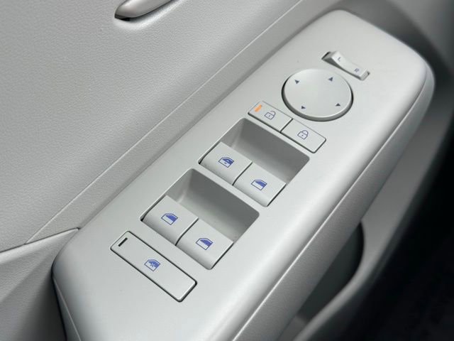 Used 2025 Hyundai Kona SEL image 19