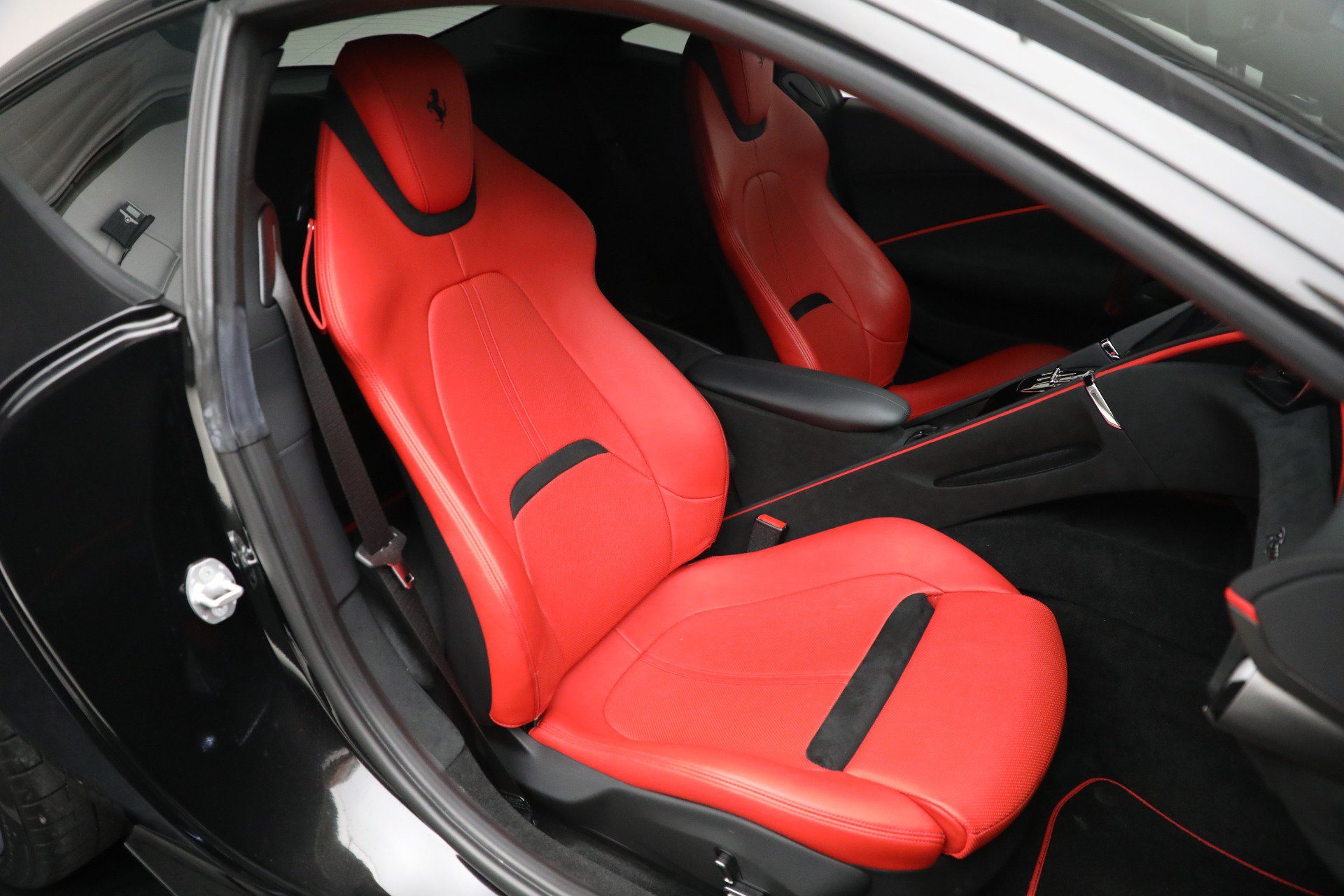 Certified 2022 Ferrari Roma RWD image 17