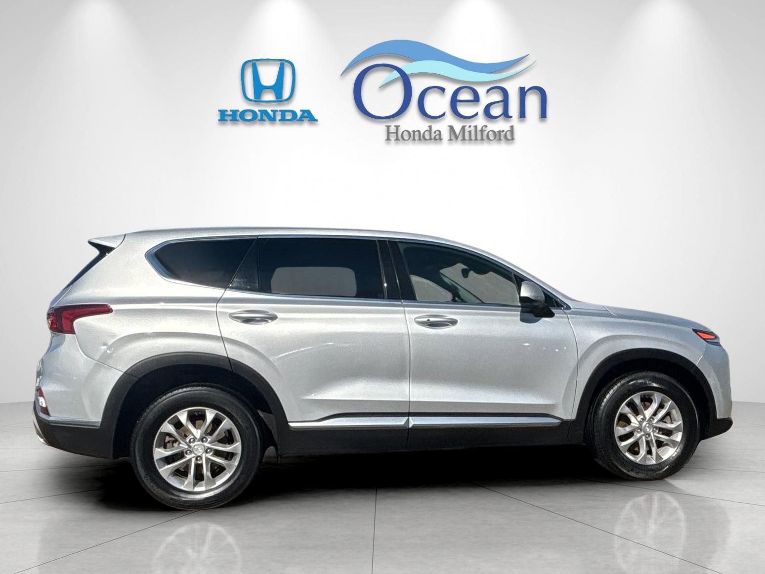 Used 2019 Hyundai Santa Fe SEL image 2