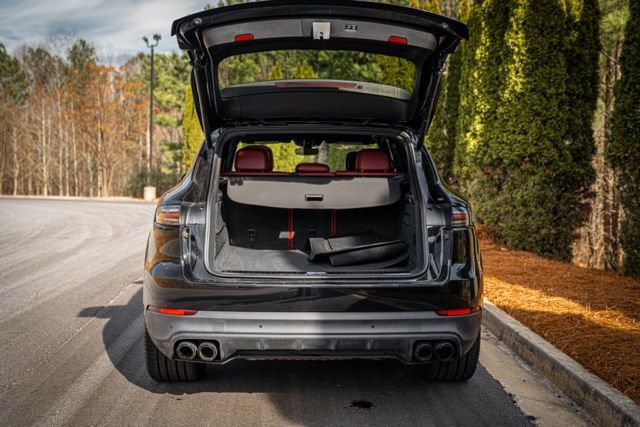 Used 2022 Porsche Cayenne Platinum Edition image 21