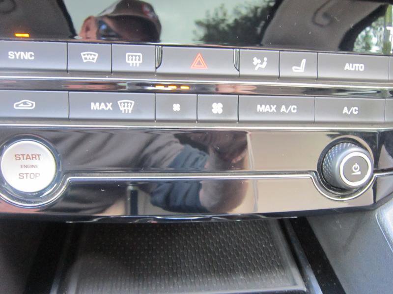 Used 2019 Jaguar F-PACE Premium image 27