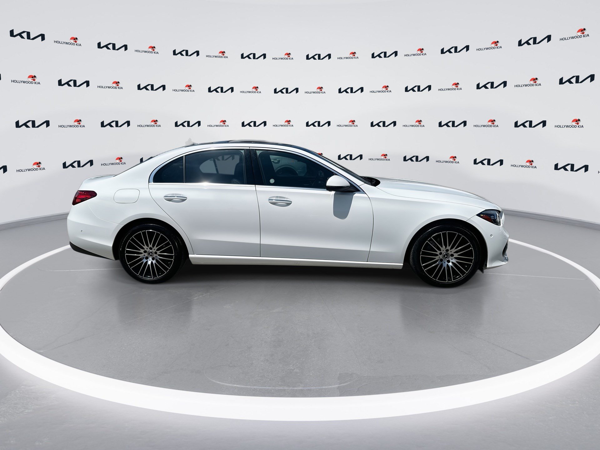 Used 2025 Mercedes-Benz C 300 Sedan image 9