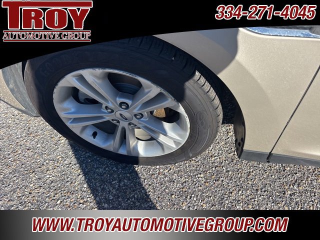 Used 2017 Ford Taurus SE image 16