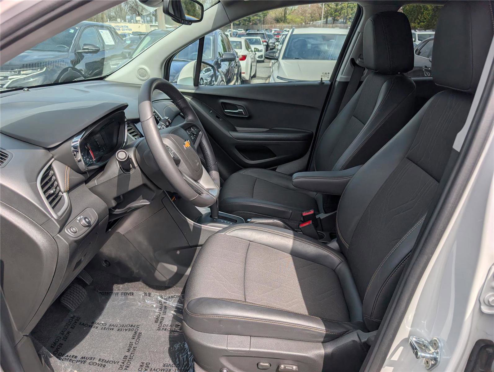 Used 2022 Chevrolet Trax LT w/ LT Convenience Package image 15