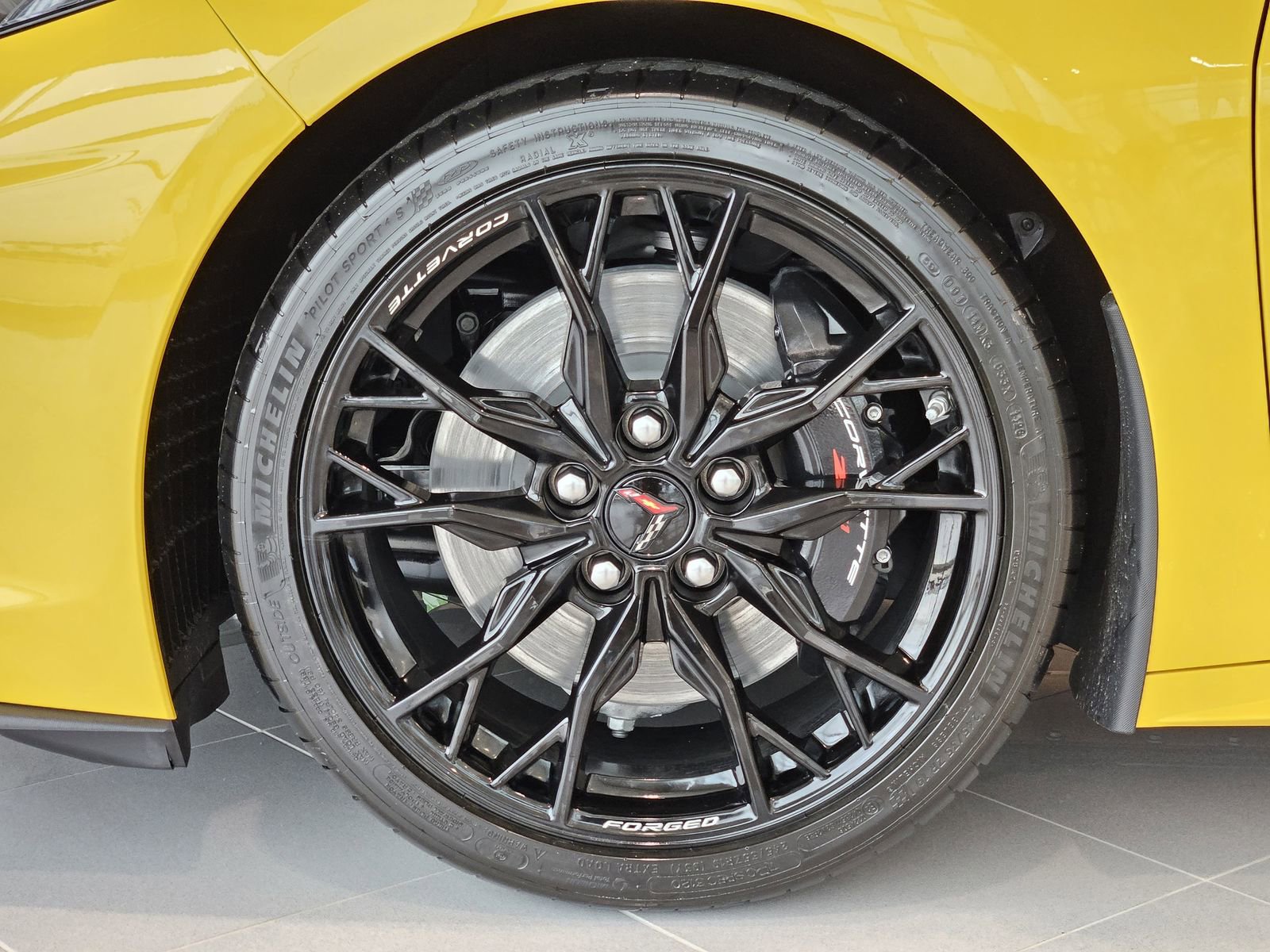 New 2026 Chevrolet Corvette Stingray Coupe w/ Z51 Performance Package RWD image 13