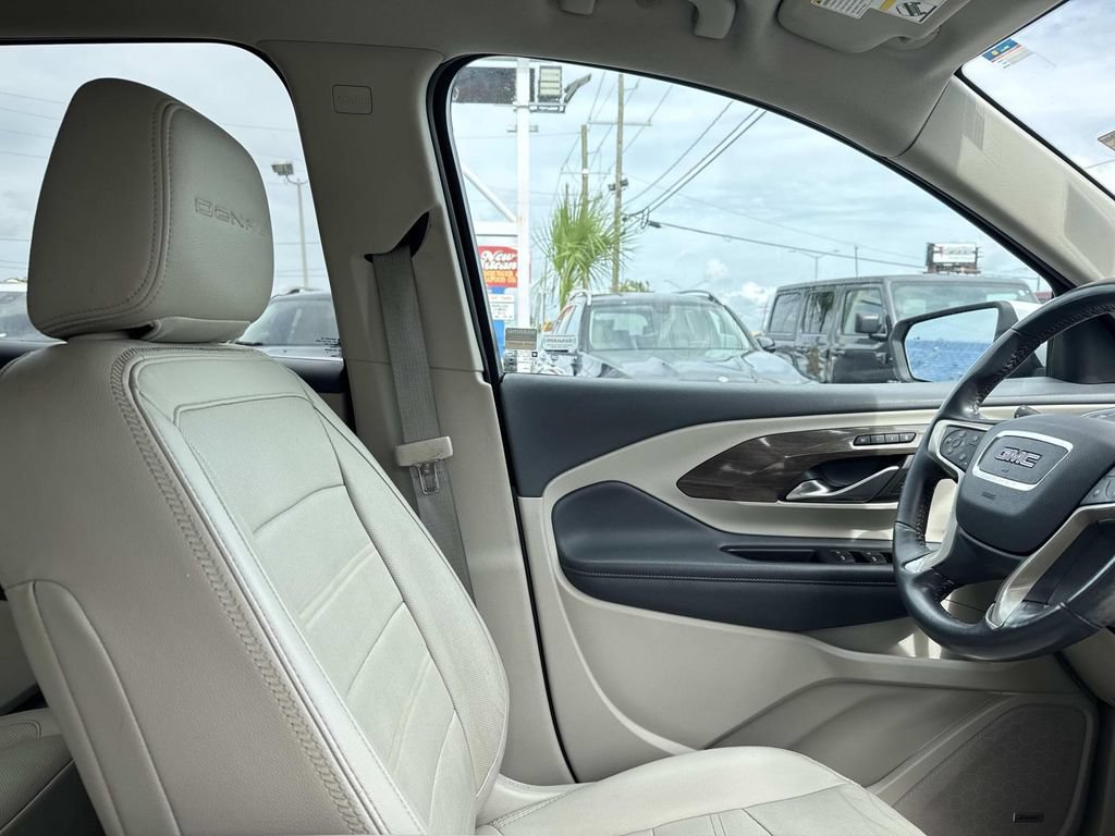 Used 2022 GMC Terrain Denali w/ Denali Premium Package AWD/4WD image 13