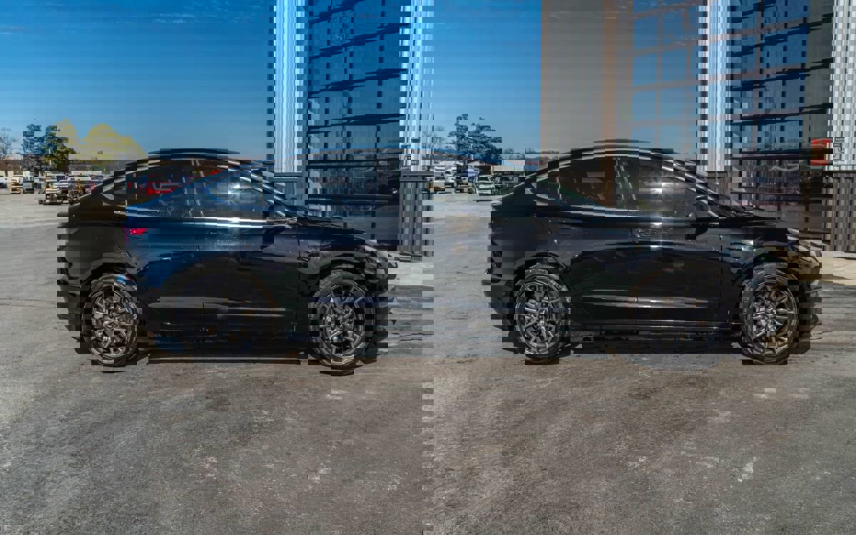 Used 2018 Tesla Model 3 Mid Range image 4