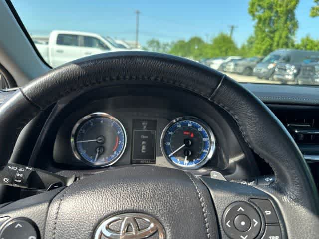 Used 2017 Toyota Corolla SE w/ SE Premium Package FWD image 12
