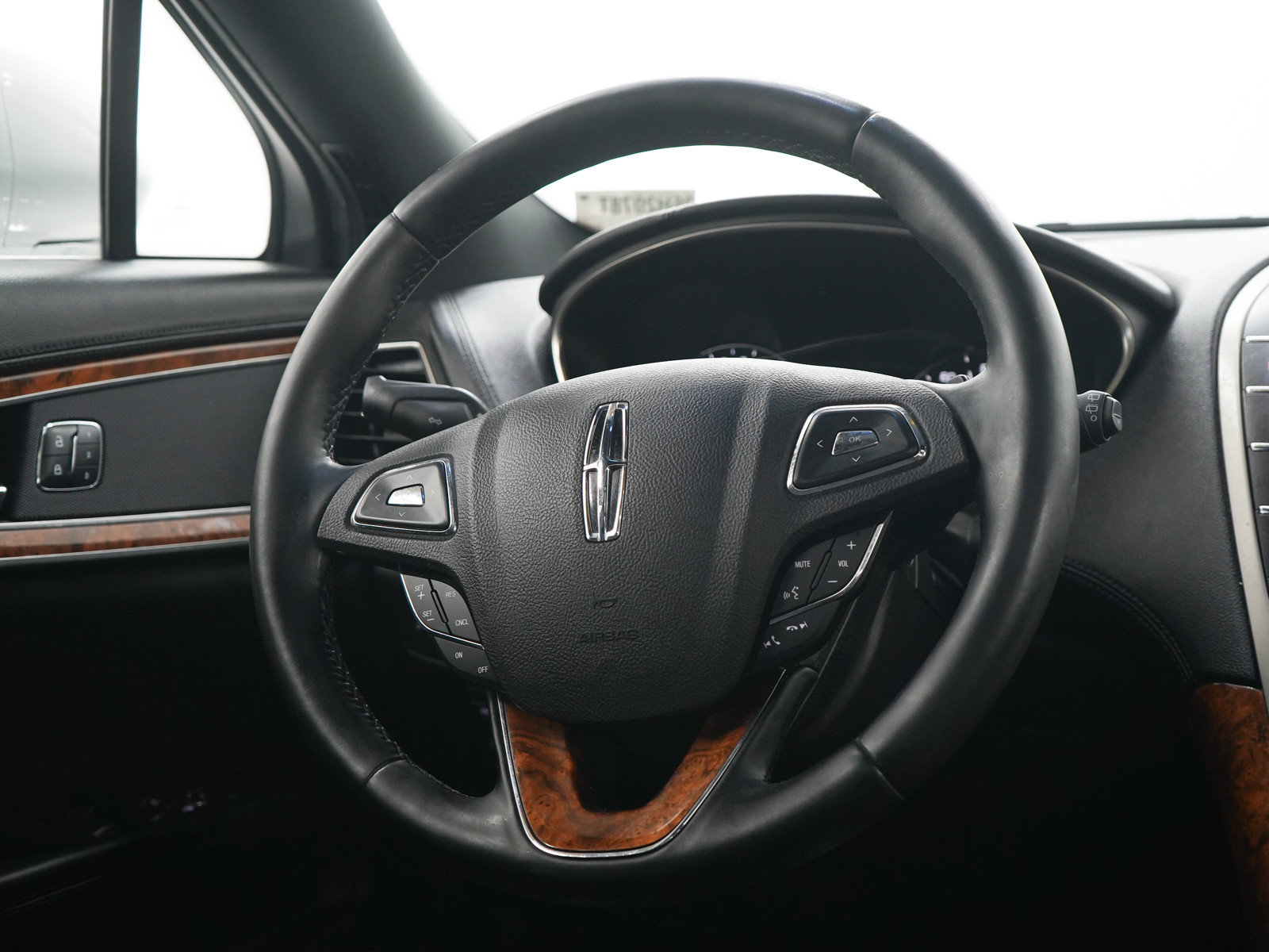 Used 2018 Lincoln MKX Reserve w/ Lincoln MKX Climate Package AWD/4WD image 14