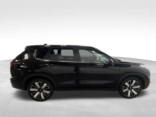 Used 2025 Mitsubishi Outlander SE FWD image 5