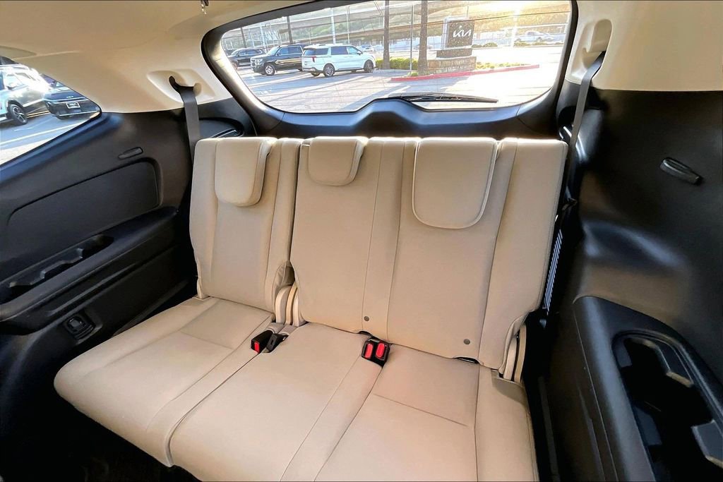 Used 2024 Subaru Ascent Premium w/ Convenience Package image 16