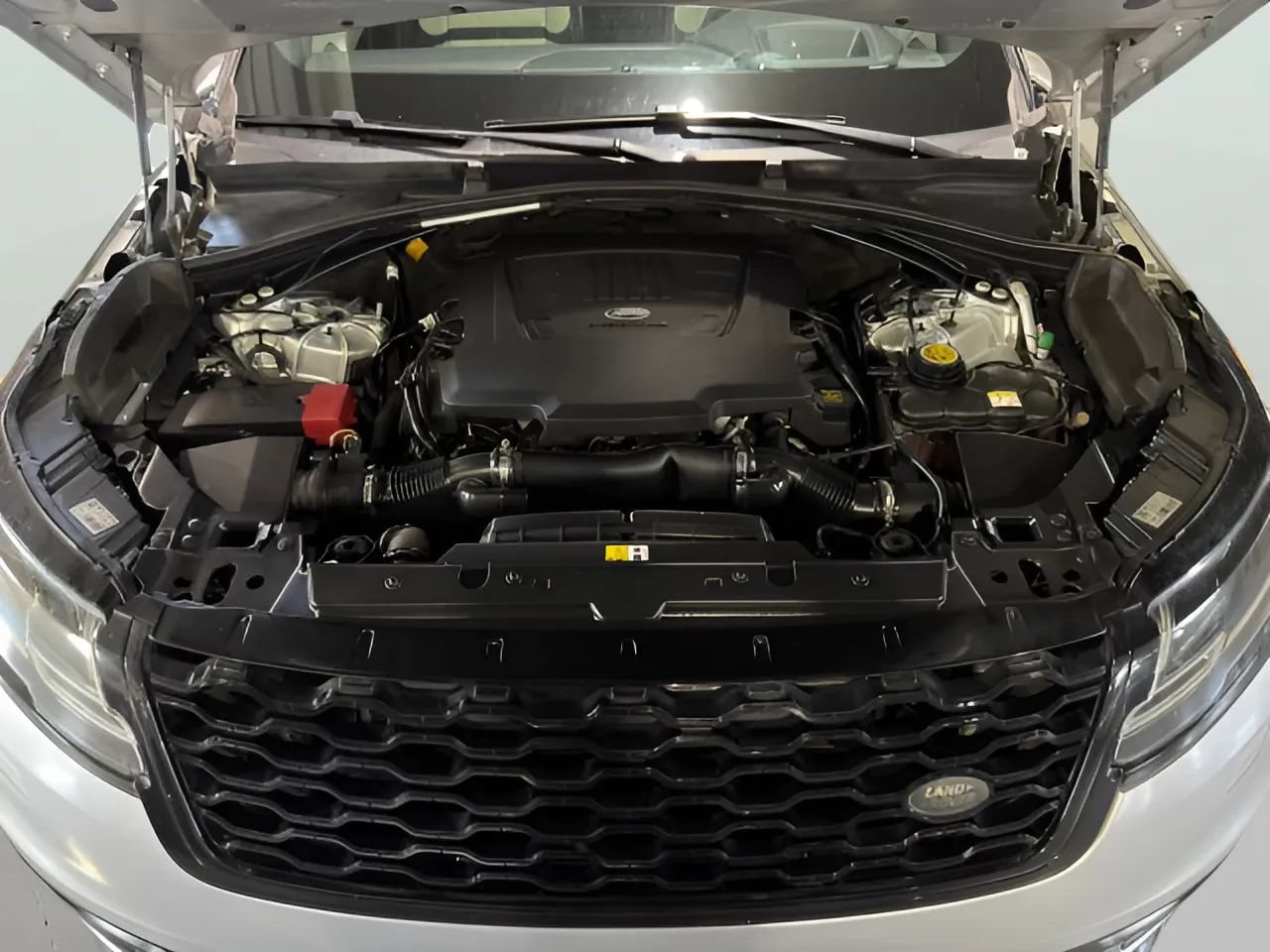 Used 2019 Land Rover Range Rover Velar R-Dynamic HSE AWD/4WD image 9