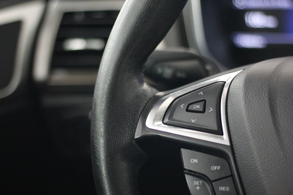 Used 2020 Ford Fusion SEL FWD image 12