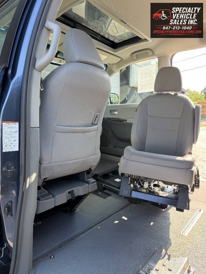 Used 2016 Toyota Sienna XLE FWD image 22