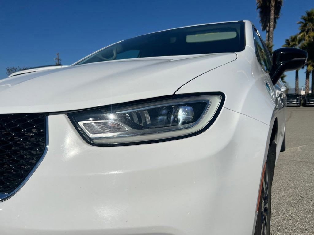 Used 2024 Chrysler Pacifica Select image 32