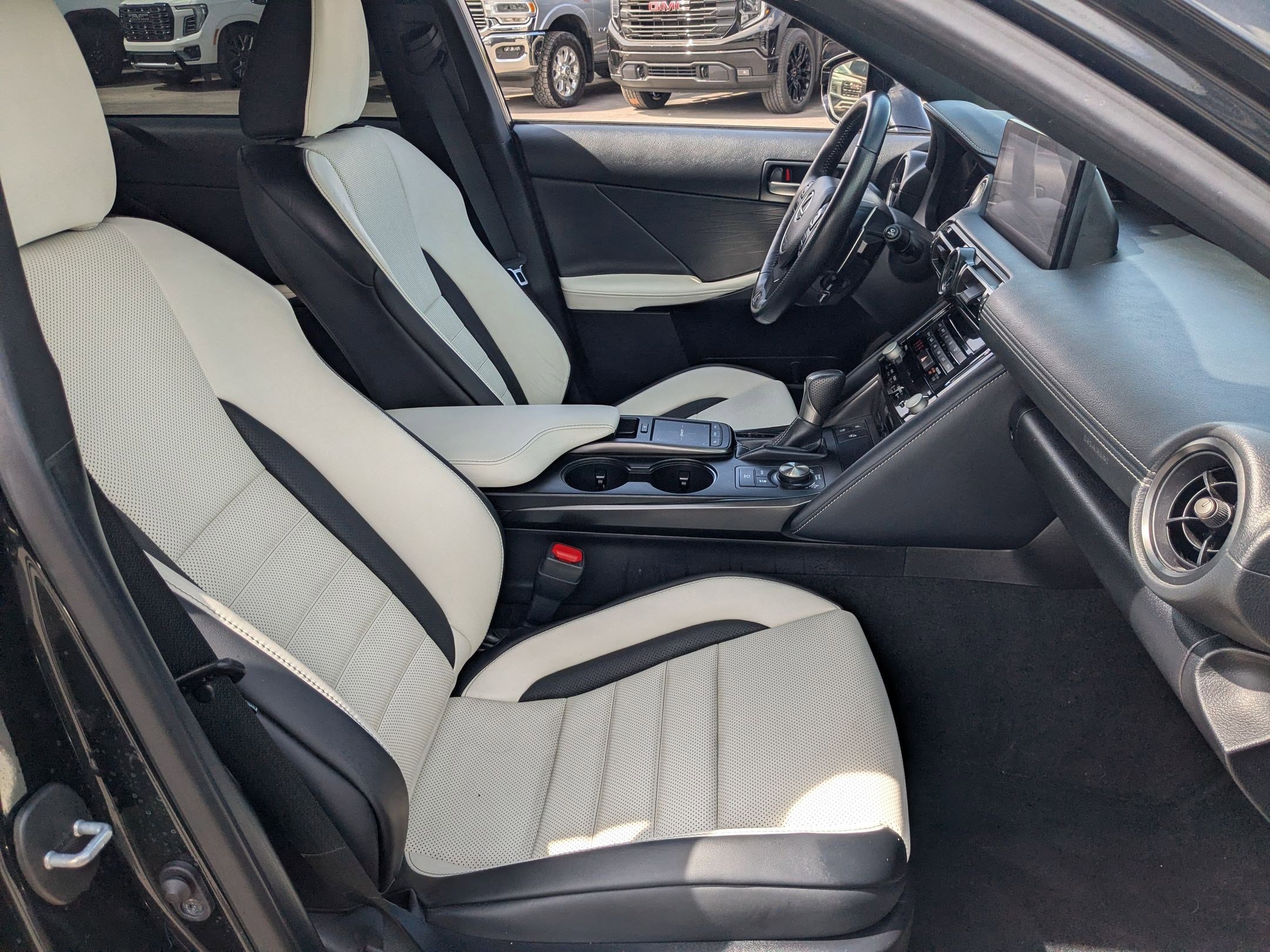 Used 2023 Lexus IS 500 w/ Accessory Package image 33