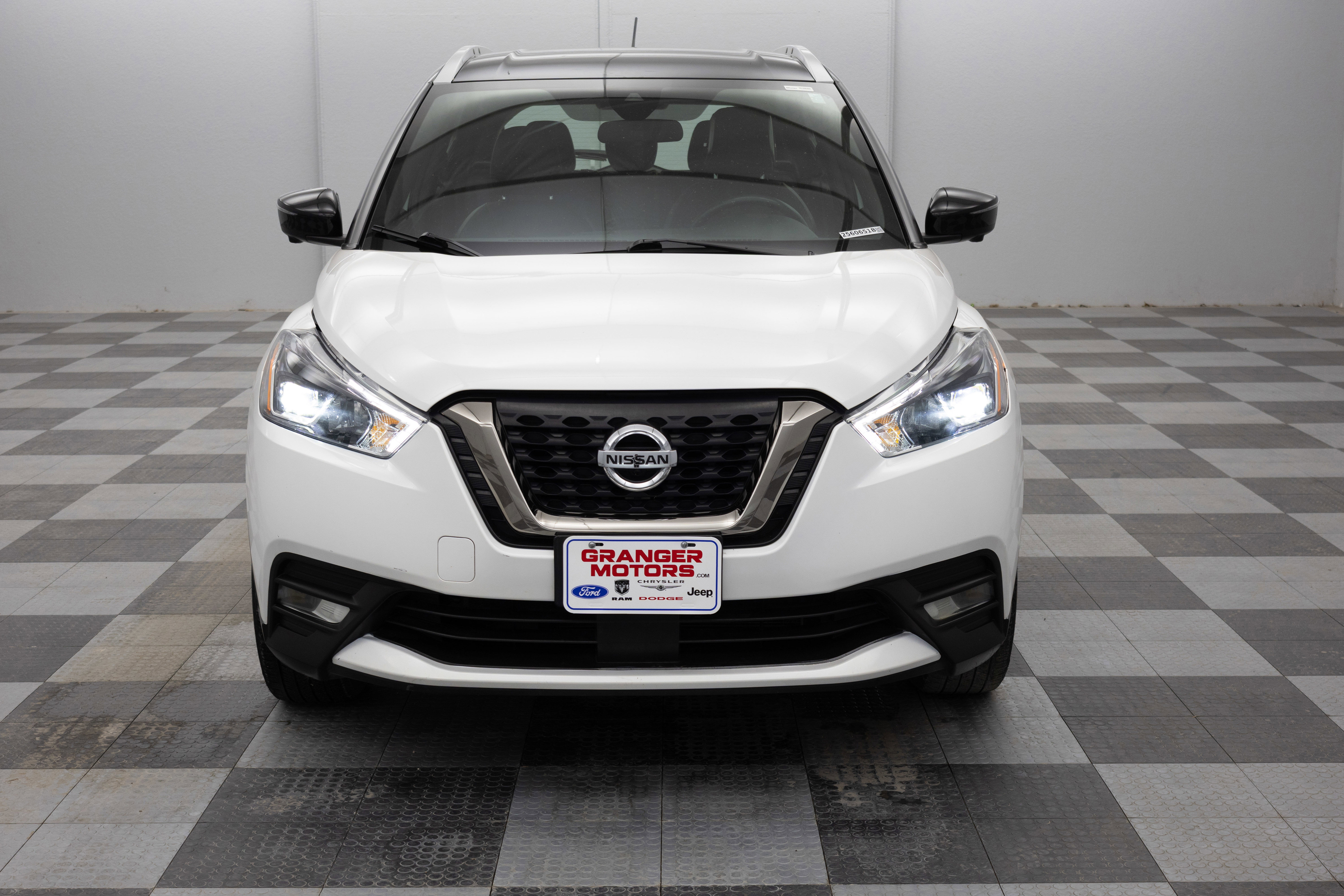 Used 2020 Nissan Kicks SR w/ SR Premium Package image 3