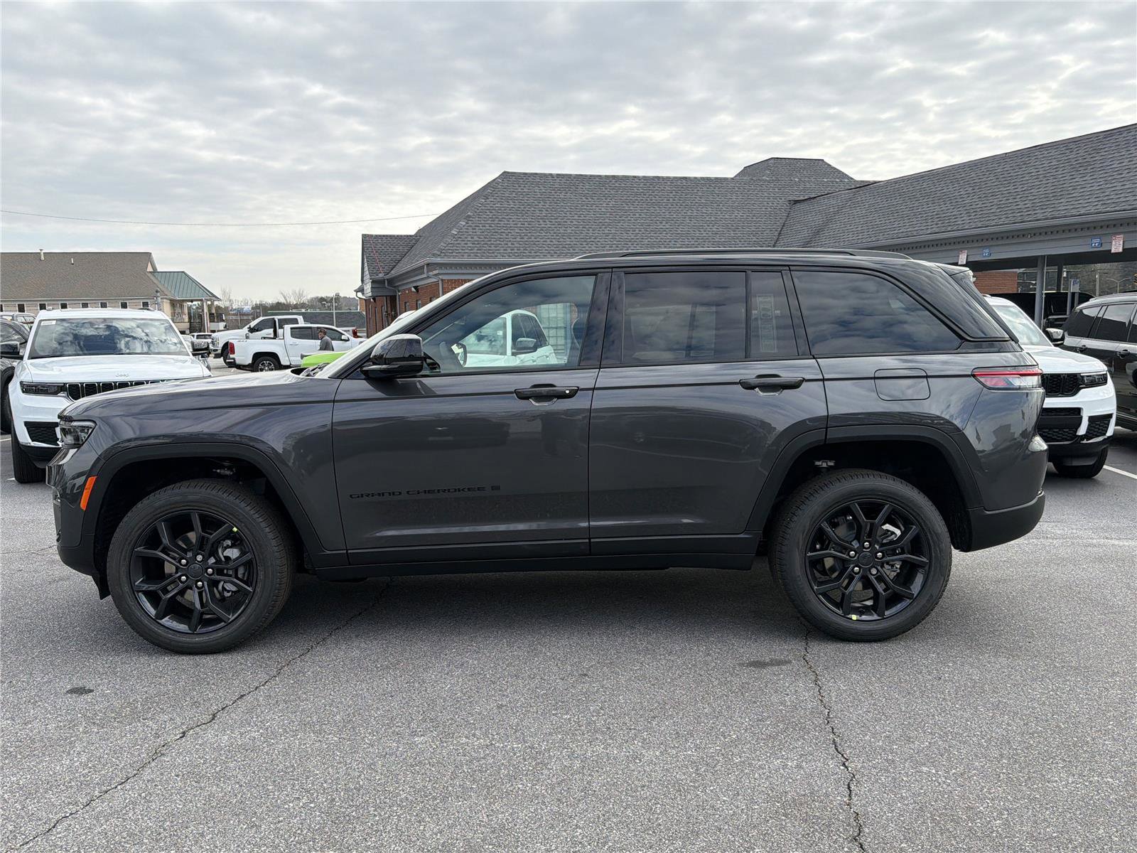 New 2025 Jeep Grand Cherokee Limited image 9