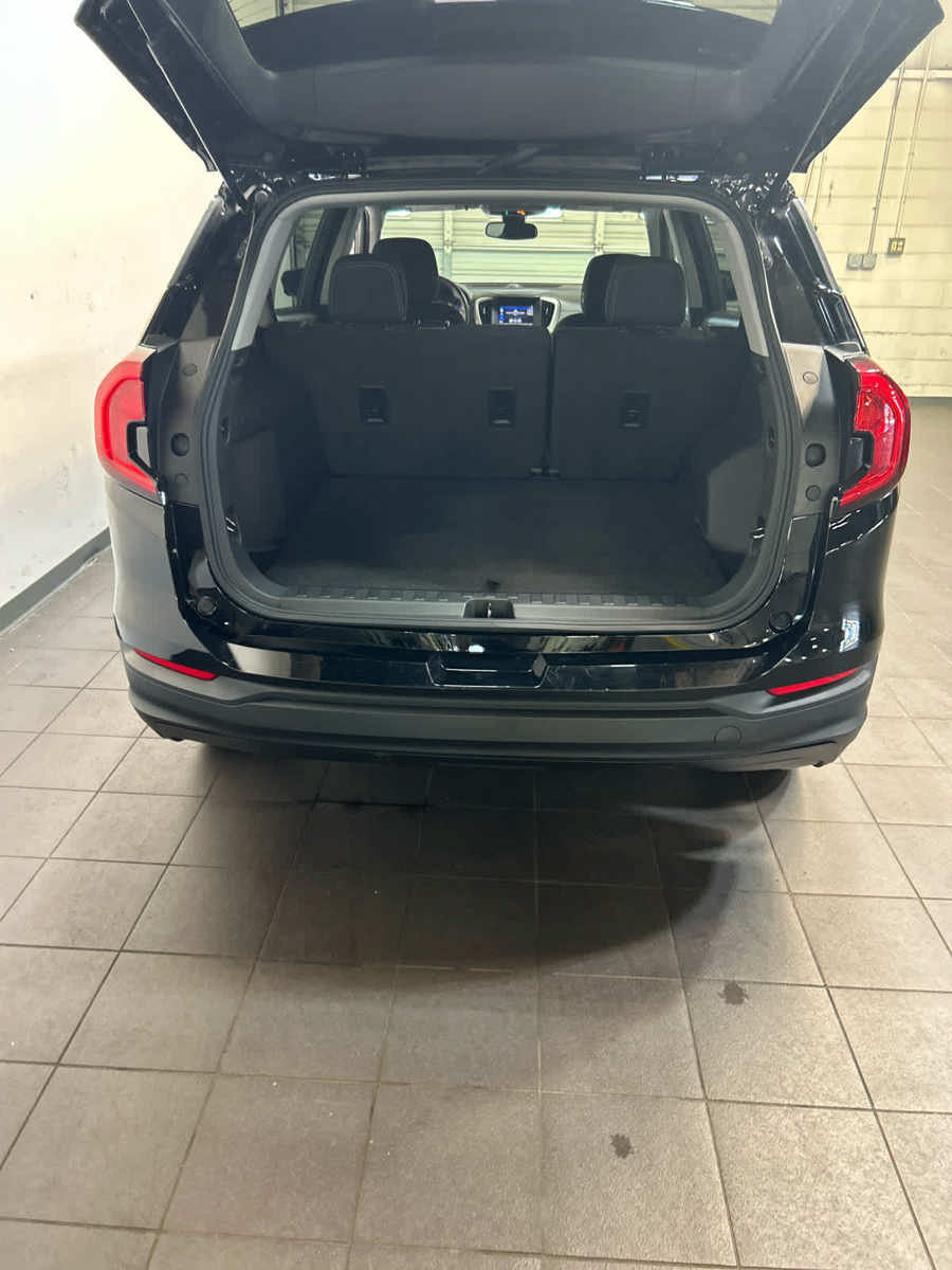 Used 2023 GMC Terrain SLE FWD image 10