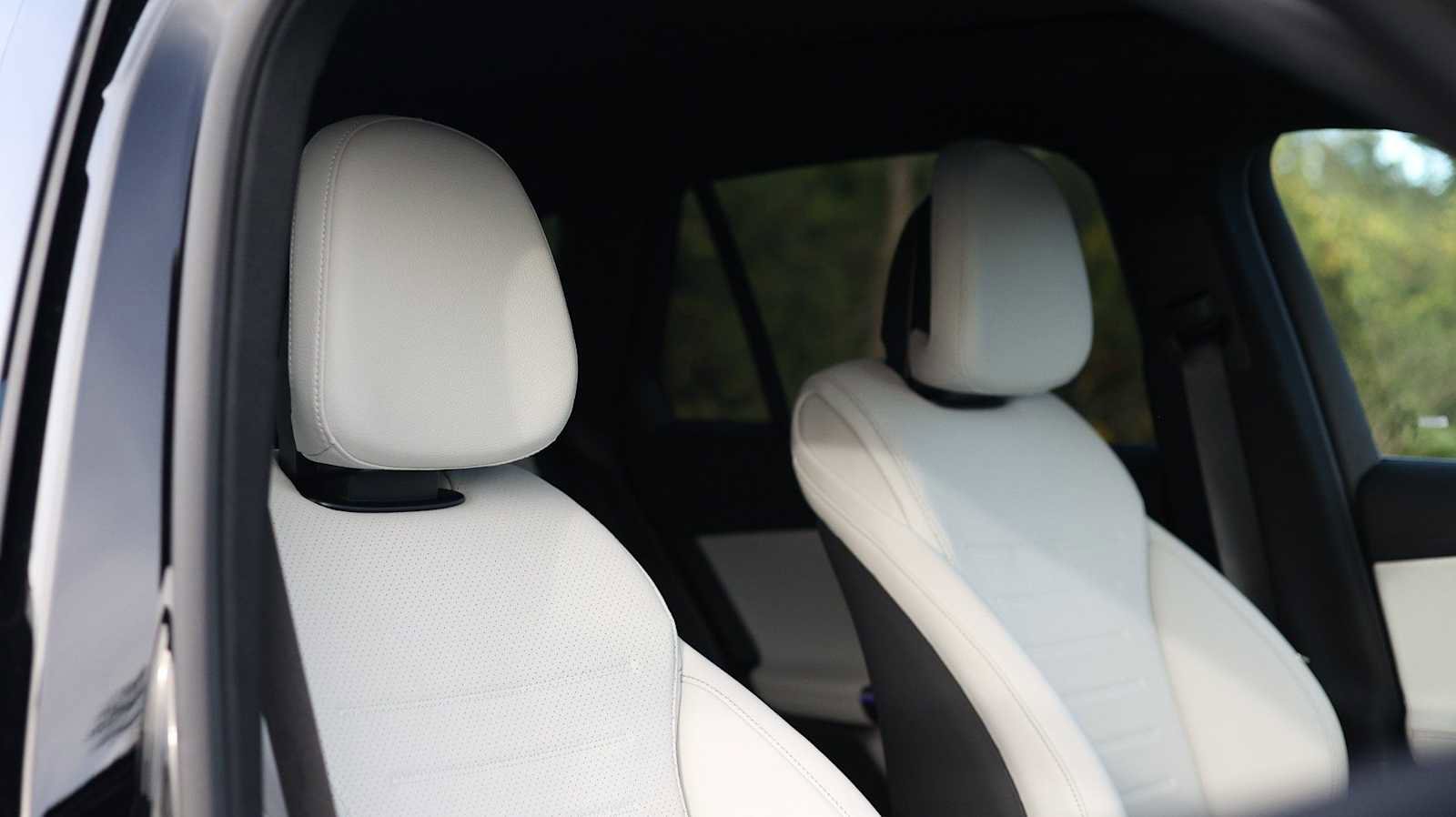 Used 2026 Mercedes-Benz GLC 300 4MATIC image 23