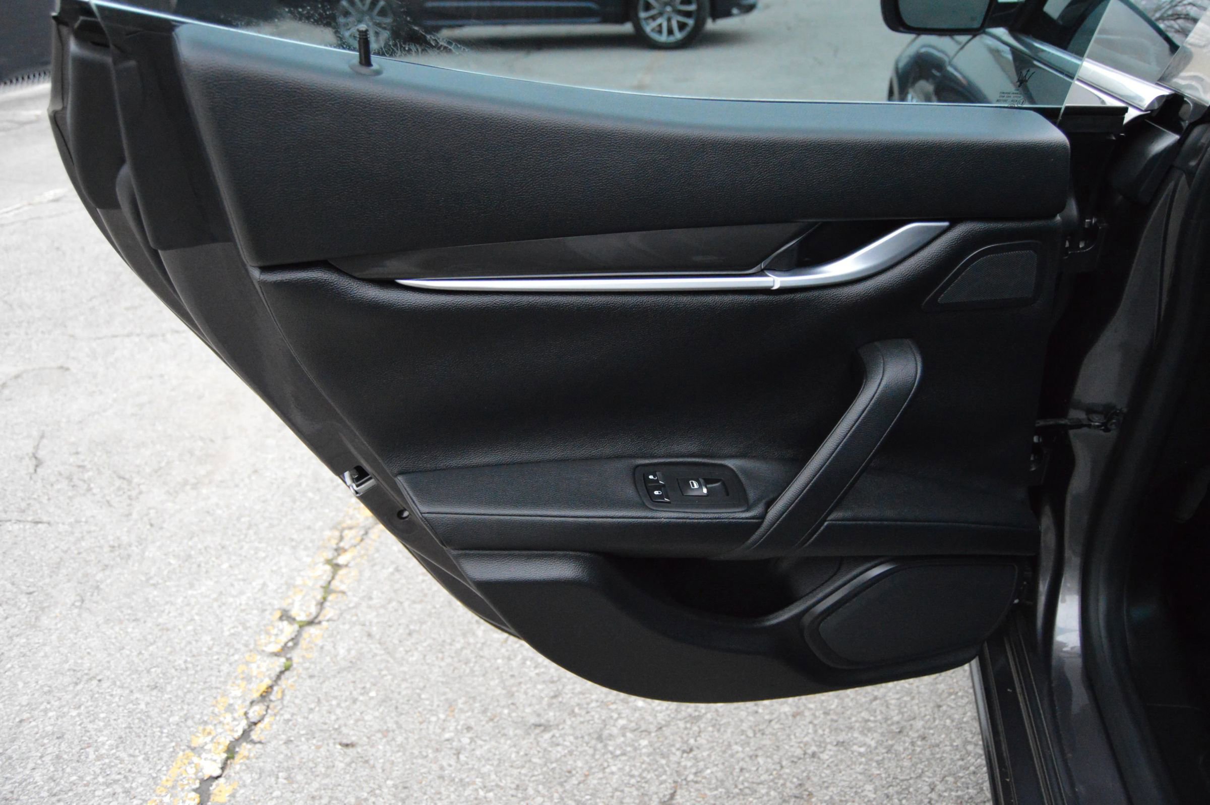 Used 2015 Maserati Ghibli RWD image 19