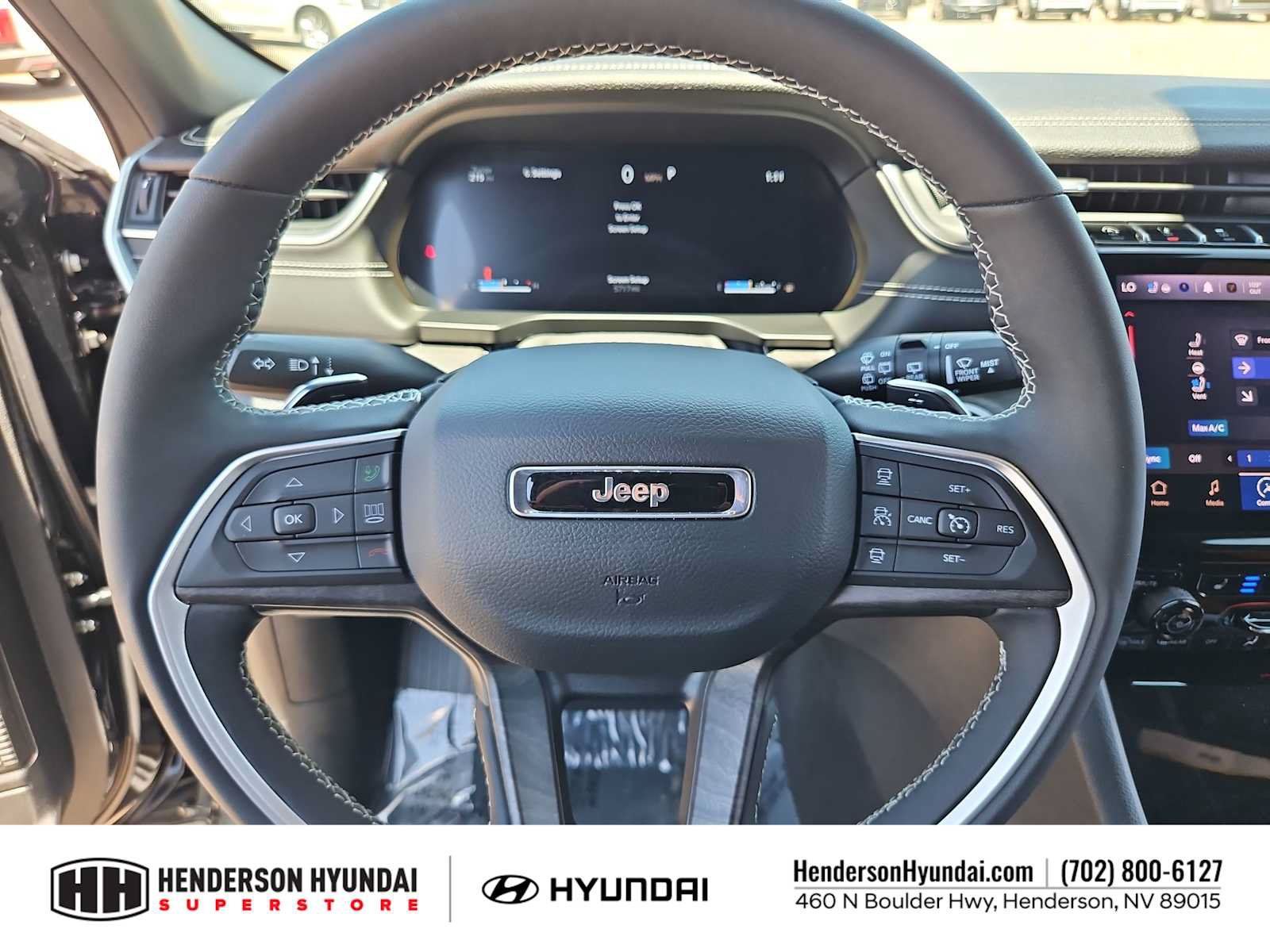 Used 2025 Jeep Grand Cherokee Limited w/ Luxury Tech Group II AWD/4WD image 22