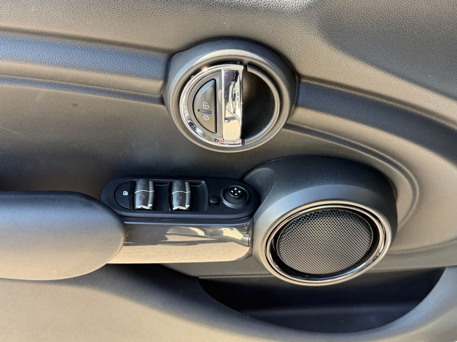 Used 2018 MINI Cooper 4-Door Hardtop FWD image 13