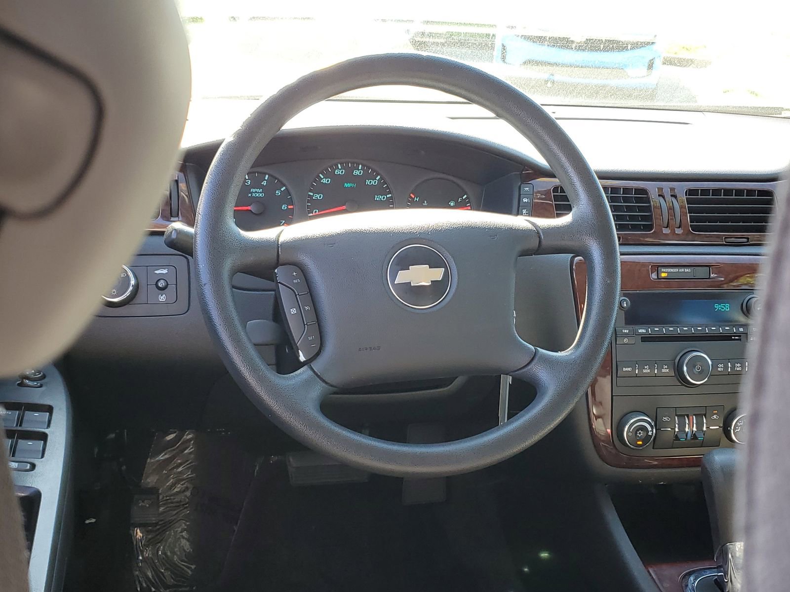 Used 2010 Chevrolet Impala LS FWD image 10