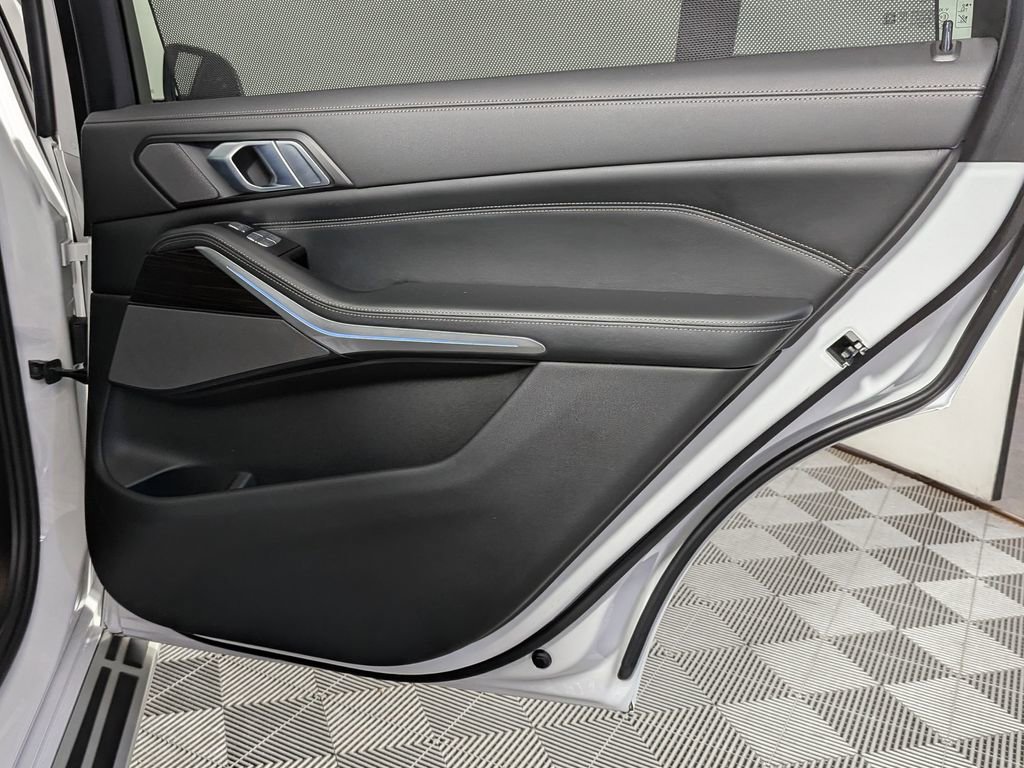 Used 2023 BMW X7 xDrive40i image 44