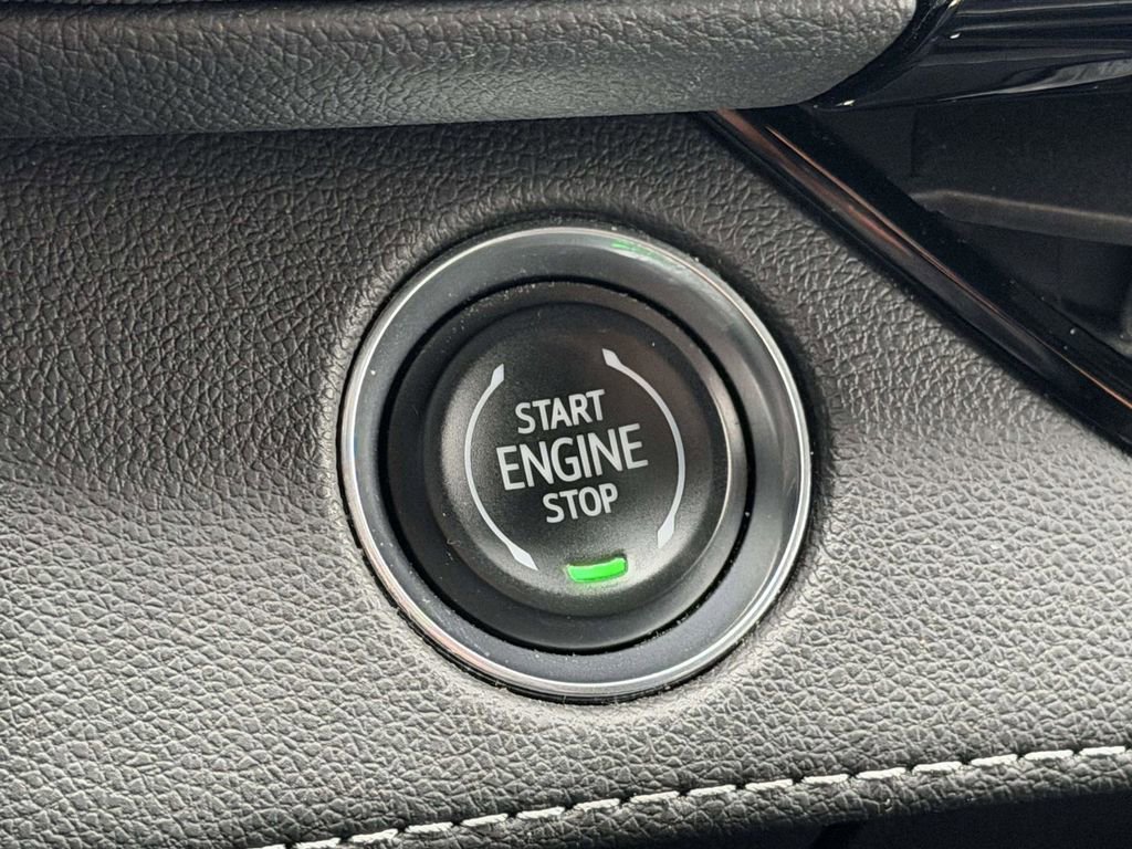 Used 2025 Buick Enclave Preferred image 9