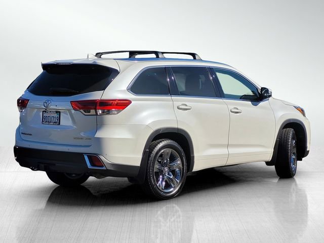 Used 2017 Toyota Highlander Limited Platinum AWD/4WD image 4