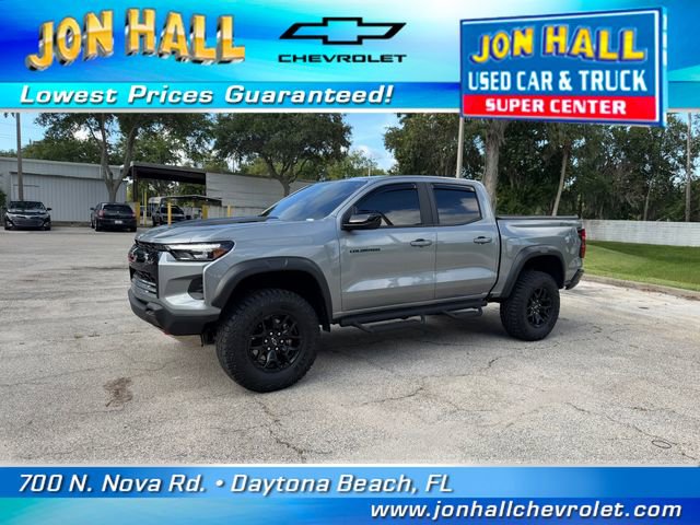Used 2025 Chevrolet Colorado ZR2 w/ Midnight Edition AWD/4WD image 2