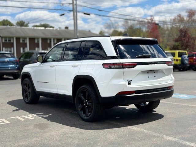 Used 2023 Jeep Grand Cherokee Altitude AWD/4WD image 4