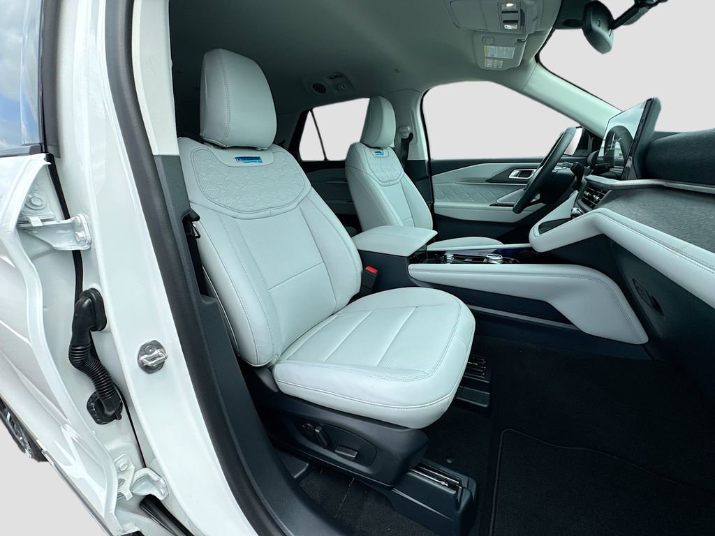 New 2026 Ford Explorer Platinum w/ LUX Leather Package AWD/4WD image 33