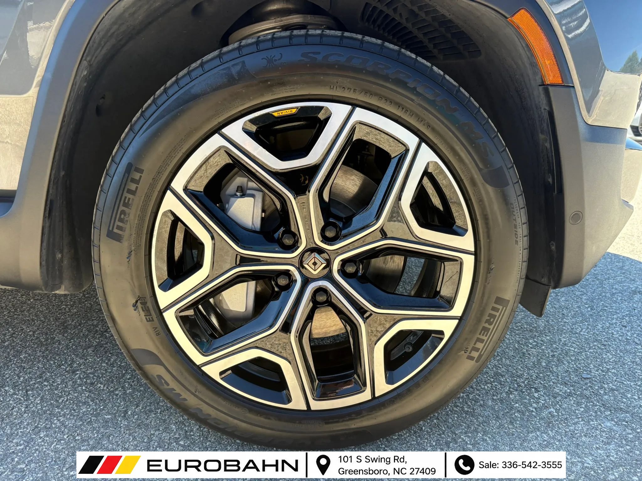 Used 2025 Rivian R1S Adventure Dual AWD/4WD image 33