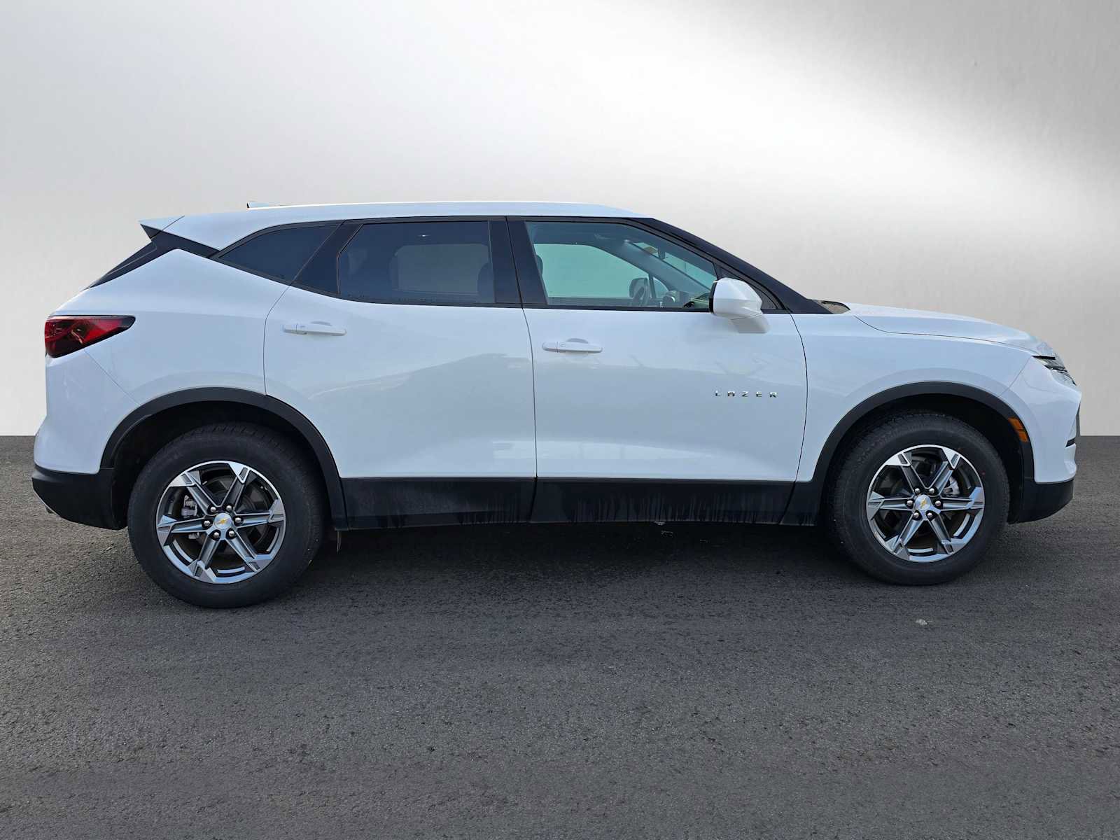 Used 2023 Chevrolet Blazer LT w/ Driver Confidence Package image 2