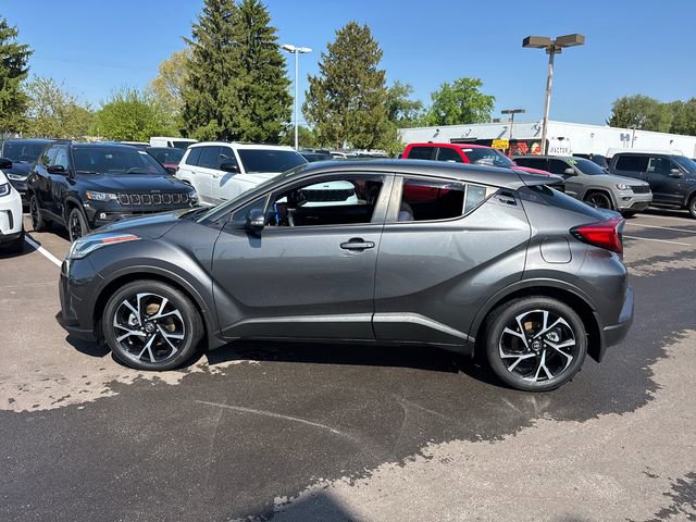 Used 2022 Toyota C-HR XLE FWD image 3