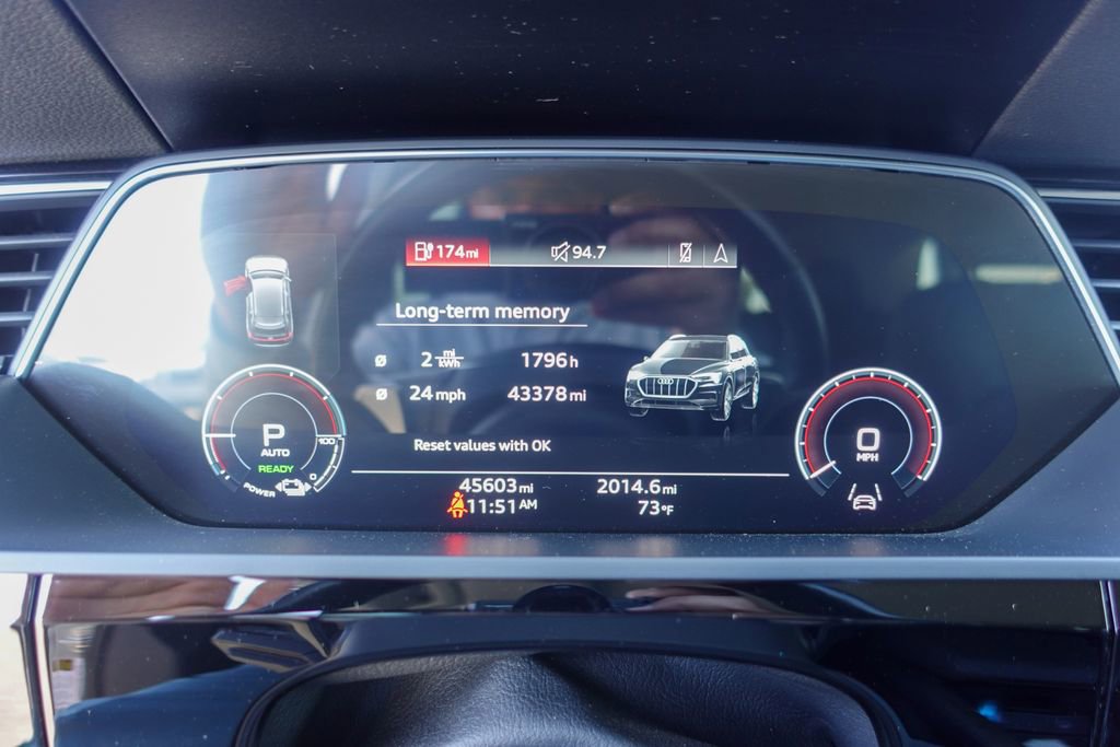 Used 2022 Audi e-tron Premium Plus w/ Premium Plus Package image 13