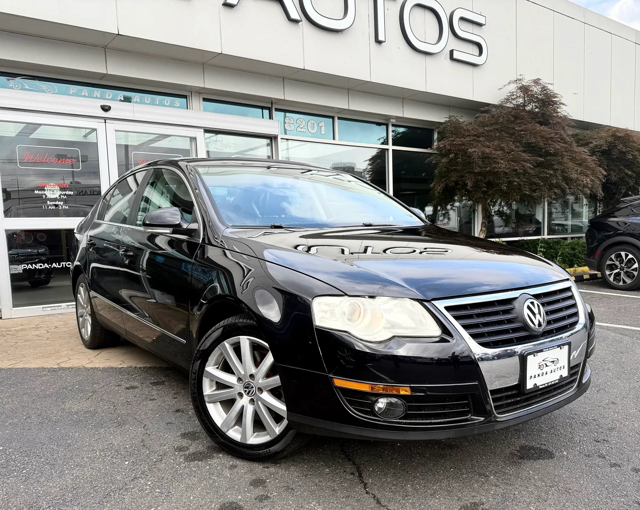 Used 2010 Volkswagen Passat Komfort FWD image 1