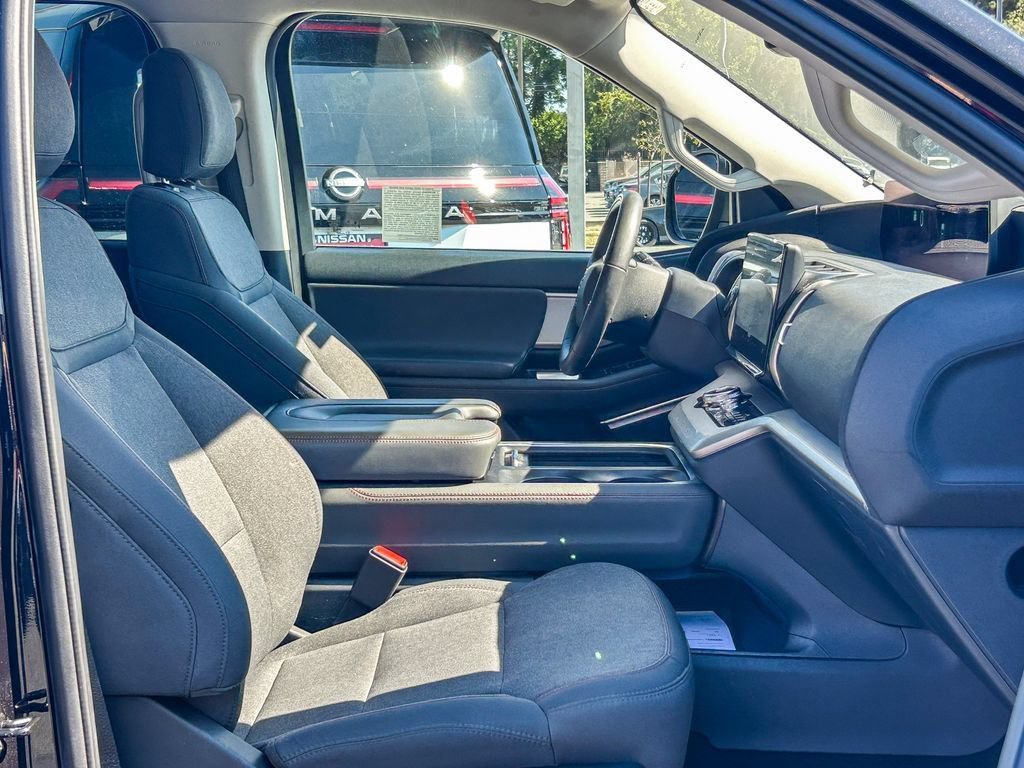 Used 2025 Ford Expedition Active RWD image 16