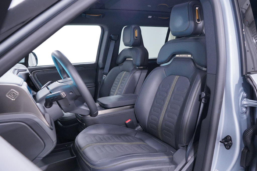 Used 2026 Rivian R1S Adventure Dual AWD/4WD image 7