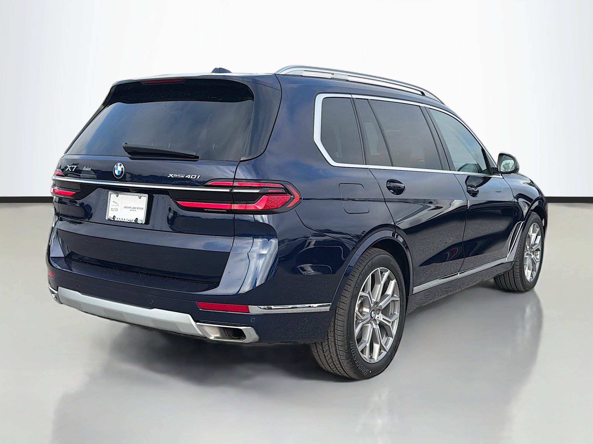 Used 2024 BMW X7 xDrive40i w/ Premium Package AWD/4WD image 5