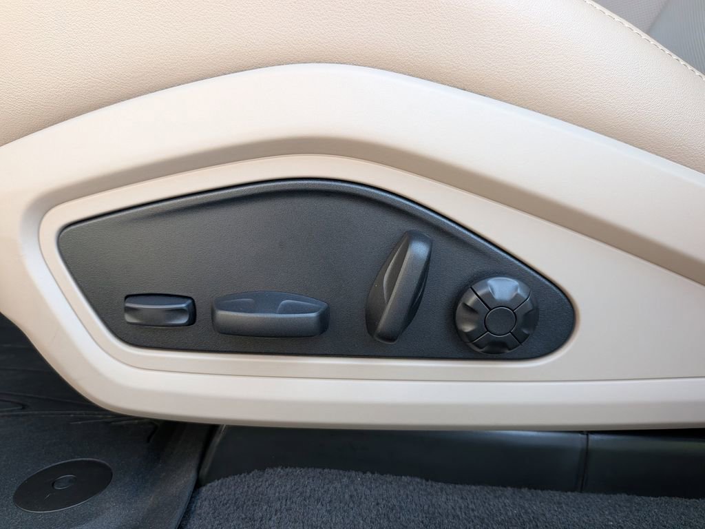 Used 2025 Porsche Taycan RWD image 14