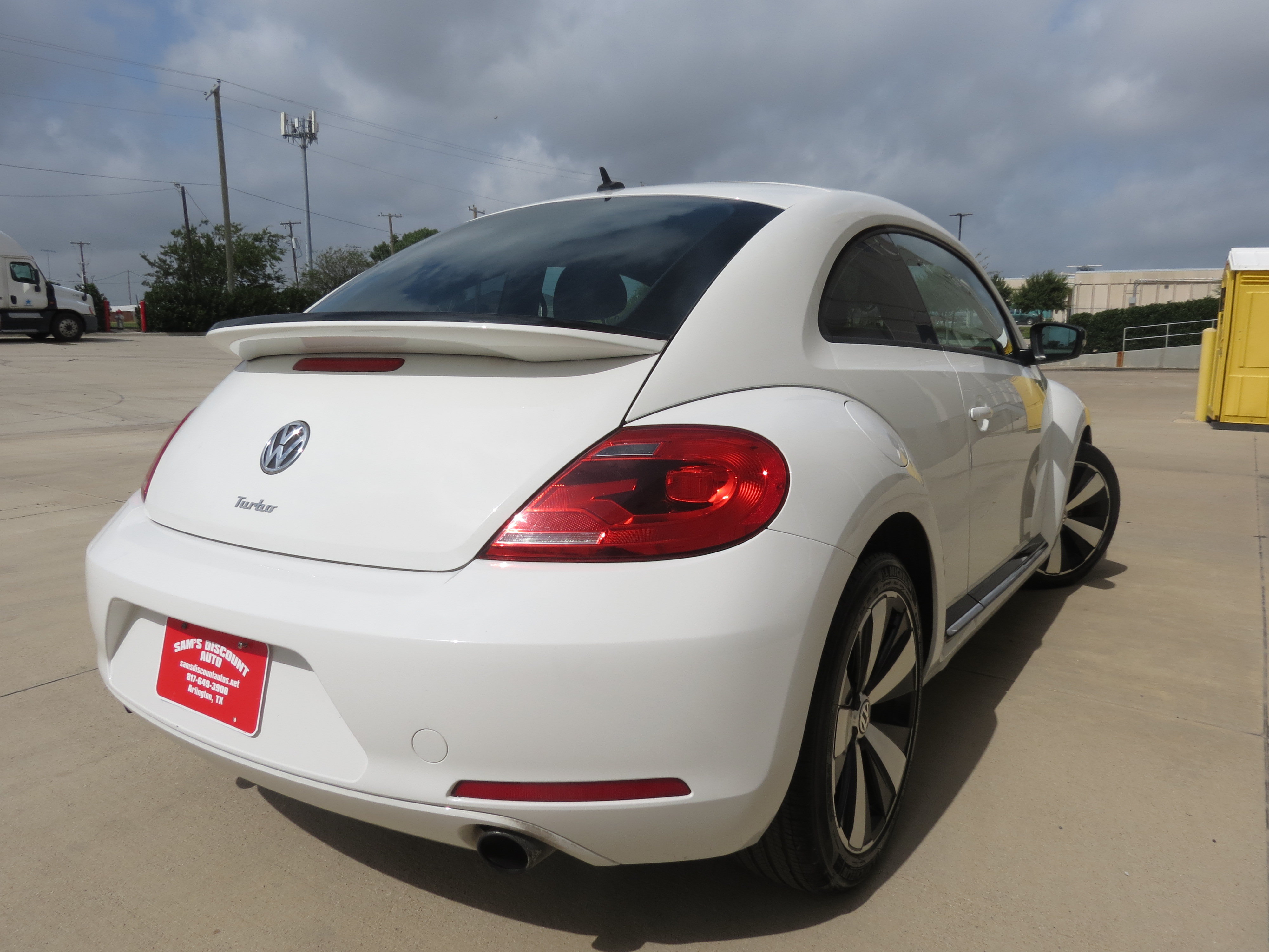 Used 2012 Volkswagen Beetle Turbo FWD image 4