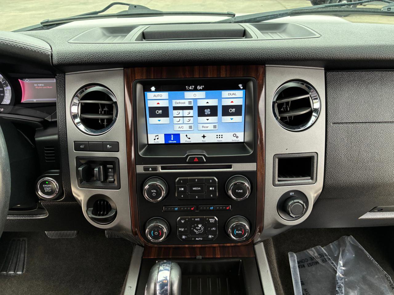 Used 2017 Ford Expedition EL Platinum image 28