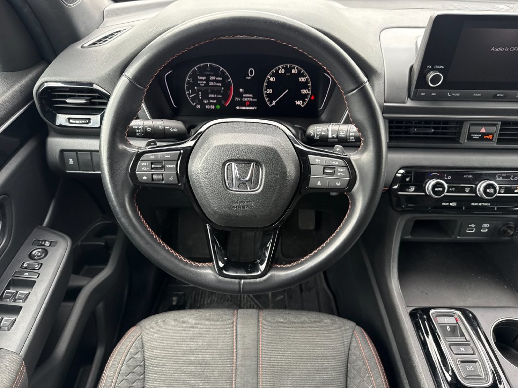 Used 2025 Honda Pilot Sport image 14